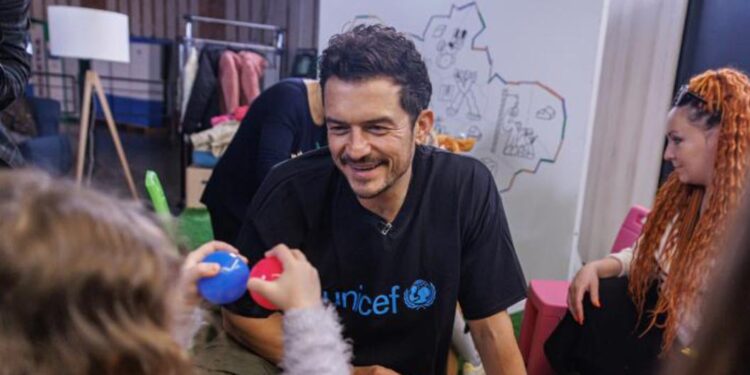 L’acteur Orlando Bloom, ambassadeur de l’UNICEF, en visite auprès des enfants d’Ukraine