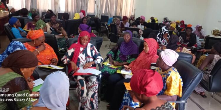 Boké-Société: 150 femmes et jeunes en formation sur l’égalité de genre, droits des femmes, la citoyenneté, la prévention et la gestion des conflits, la prise de parole et le développement personnel