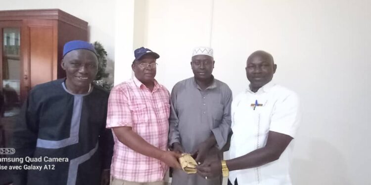 Fête de l’aid-El-Fitr à Boké: Le président de l’Etat offre deux taureau et 5 millions GNF aux leaders religieux de la Région