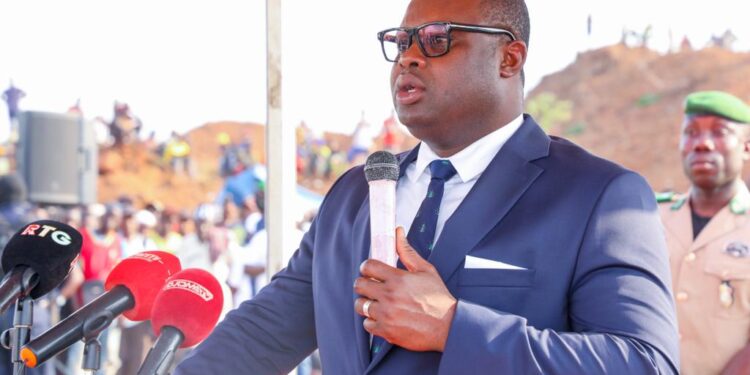 Mines: Le Premier Ministre lance la première production de la sociétés Kimbo