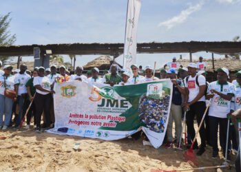 Journée mondiale de l’environnement : la Banque africaine de développement et partenaires mobilisés contre les déchets plastiques sur les plages ivoiriennes