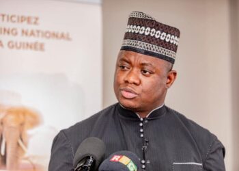 Boké-Société: Le Ministre Charles Wright à l’inhumation du jeune Mansour Bah, décédé en détention au Pont de fer