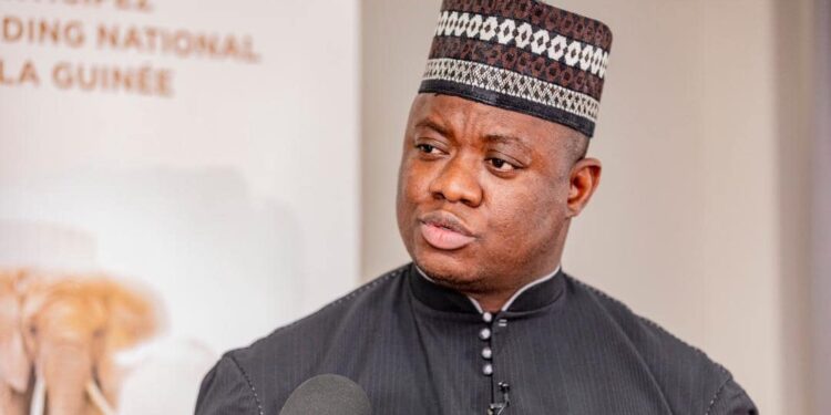 Boké-Société: Le Ministre Charles Wright à l’inhumation du jeune Mansour Bah, décédé en détention au Pont de fer