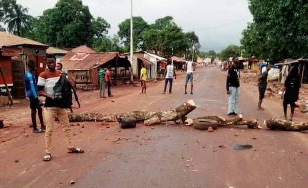 Boké-Société: Des barricades dressées par une bande de jeunes au secteur Yaguissira (Kolaboui)