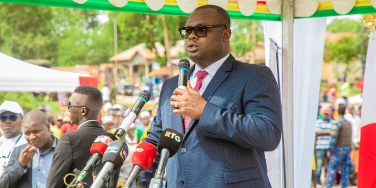 Ouvrage de franchissement : le Premier ministre, Dr Bernard Goumou inaugure le pont de Soumba