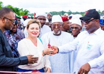 Guinée : inauguration de la route Coyah-frontière de la Sierra Leone, construite avec l’appui de la Banque africaine de développement et de l’Union européenne
