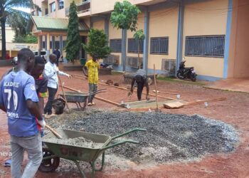 Boké-Infrastructures: Le préfet lance les travaux de bétonnage de la cour de la Préfecture