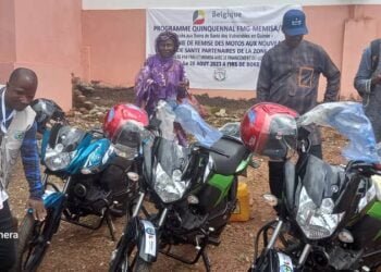 Boké-Coopération: L’ONG Fraternité Médicale Guinée (FMG) offre trois (03) motos aux centres de Santé de Boké, Fria et Gaoual
