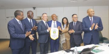 Le Président de la CAF félicite le Maroc pour son siège de football de classe mondiale et appelle les gouvernements à s&rsquo;associer avec leurs associations nationales pour développer les infrastructures de football de leurs pays