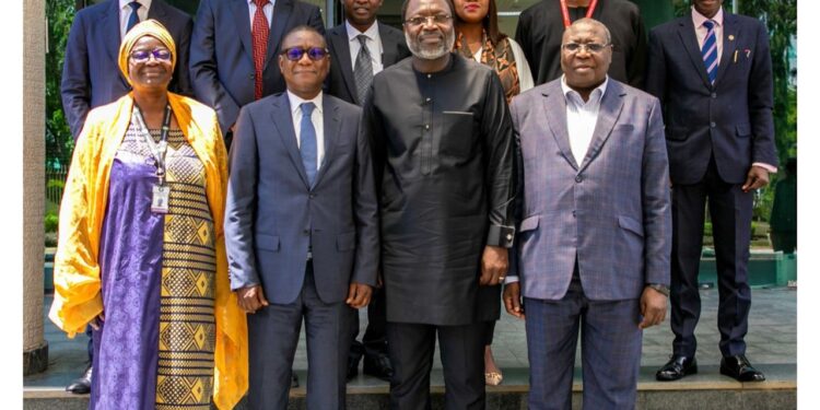 La Banque africaine de développement et la Commission de la Communauté économique des États de l’Afrique de l’Ouest (CEDEAO) évaluent la mise en œuvre de la Stratégie de l’intégration régionale