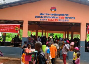 Boké-: Le Consortium SMB-WINING remet un hangar et un bloc de latrine de 2 cabines flambant neufs aux femmes de Bolontchio , CR de Tanènè