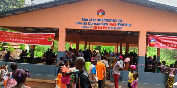 Boké-: Le Consortium SMB-WINING remet un hangar et un bloc de latrine de 2 cabines flambant neufs aux femmes de Bolontchio , CR de Tanènè