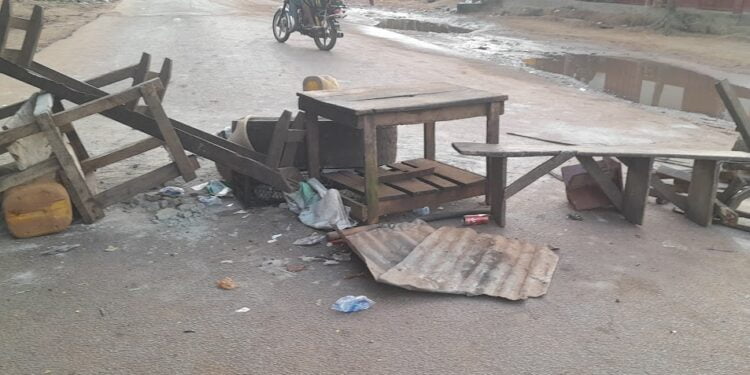 Manifs contre le délestage à Boffa: Sale temps pour les voyageurs