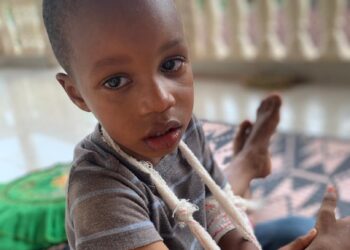 Manifestations du 5 septembre 2023 : un enfant grièvement blessé par des militaires à Cosa