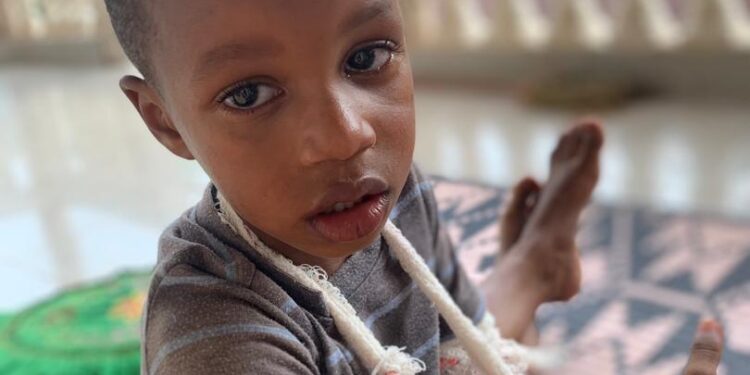 Manifestations du 5 septembre 2023 : un enfant grièvement blessé par des militaires à Cosa