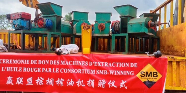 Boké: Le Consortium SMB-WINING offre quinze (15) machines d’extraction d’huile de palme aux Femmes de Kamsar, Kolaboui Malapouya et Missira