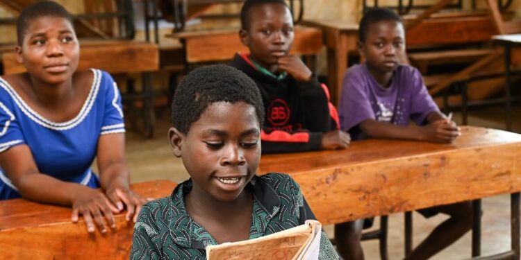 Le PAM et la France collaborent contre la faim dans les écoles du Malawi
