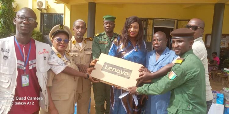 Boké : Remise de matériel informatique et fournitures de bureau aux directeurs préfectoraux de l’environnement de la région