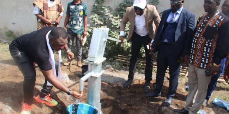 Humanitaire : La MAFAC de Dr David Makongo donne de l’eau potable aux populations de Coyah et Forécariah