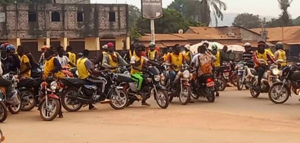 Boké-Transports : Les conducteurs de motos-taxis en colère contre le Syndicat et la hausse du prix de gilets