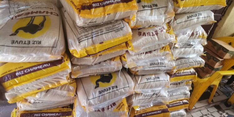 Incendie au dépôt de carburant de Kaloum : Dr David Makongo à travers GGE apporte son assistance aux sinistrés