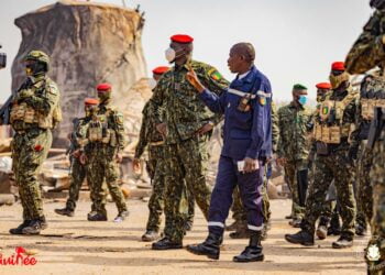 Le  𝗖𝗵𝗲𝗳 𝗱𝗲 𝗹’𝗘E𝘁𝗮𝘁 𝗮𝘂 𝗰𝗵𝗲𝘃𝗲𝘁 𝗱𝗲𝘀 𝘃𝗶𝗰𝘁𝗶𝗺𝗲𝘀 𝗱𝘂 𝗱𝗿𝗮𝗺𝗲 𝗱𝗲 𝗖𝗼𝗿𝗼𝗻𝘁𝗵𝗶𝗲 𝗲𝘁 𝗮 l𝗮 𝗖𝗮𝘁𝗵𝗲𝗱𝗿𝗮𝗹𝗲 𝗱𝗲 𝗖𝗼𝗻𝗮𝗸𝗿𝘆