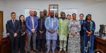 PROJET SIMANDOU : LE MINISTRE DIRECTEUR DE CABINET DE LA PRESIDENCE, PRESIDENT DU COMITE STRATEGIQUE DE SIMANDOU PRESIDE LA SIGNATURE DE 8 ACCORDS