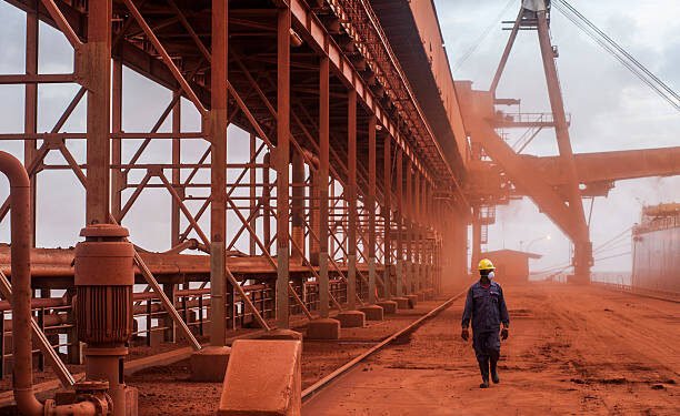 Exonérations minières : la Guinée perd près de 8.000 milliards par an en recettes douanières et impôts (CNT)   