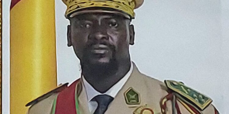 Guinée : le président Général Mamadi Doumbouya dissout le gouvernement Goumou