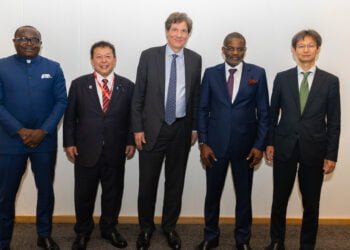 Gécamines Chairman Guy Robert Lukama, JOGMEC President Hajime Wakuda, Jose Fernandez, Gécamines Director General Placide Kala Basidiwa, METI Parliamentary Vice Minister Ishii Taku.   