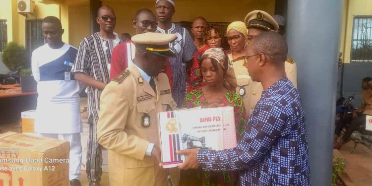 Boké-Administration: Des matériels bureautiques pour les 5 directions prefectorales de la PFE-PV de la région