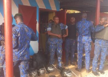 Campagne de ratissage des débits de boissons et motels à Kamsar: 26 personnes interpellées avec une quantité de drogue et de 3 motos