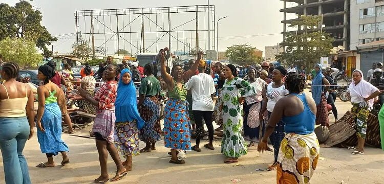 Kaloum : les femmes de Coronthie bloquent l’accès au centre-ville
