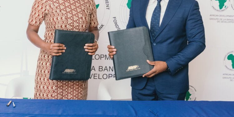 La Banque africaine de développement signe un accord pour une Facilité de garantie des transactions de 15 millions de dollars avec la NMB Bank Zimbabwe