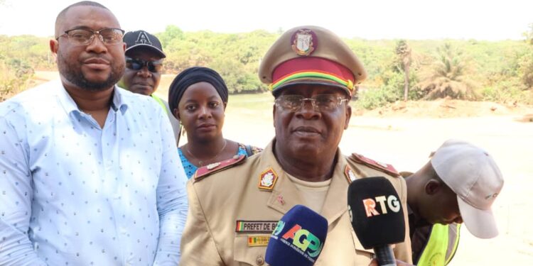 Boké-Infrastructures : Le préfet sur le chantier de construction de la route Boké-Kébo