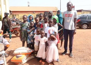 Boké-Ramadan : La Fondation Tidiane Koïta pour l’humanitaire offre 400 sacs de riz aux couches sociales