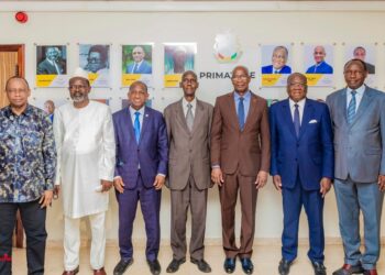 𝗣𝗥𝗜𝗠𝗔𝗧𝗨𝗥𝗘 : 𝗣𝗔𝗥𝗧𝗔𝗚𝗘 𝗗’𝗘𝗫𝗣𝗘𝗥𝗜𝗘𝗡𝗖𝗘𝗦 𝗘𝗡𝗧𝗥𝗘 𝗟𝗘 𝗣𝗥𝗘𝗠𝗜𝗘𝗥 𝗠𝗜𝗡𝗜𝗦𝗧𝗥𝗘 𝗘𝗧 𝗖𝗘𝗥𝗧𝗔𝗜𝗡𝗦 𝗗𝗘 𝗦𝗘𝗦 𝗣𝗥𝗘́𝗗𝗘́𝗖𝗘𝗦𝗦𝗘𝗨𝗥𝗦