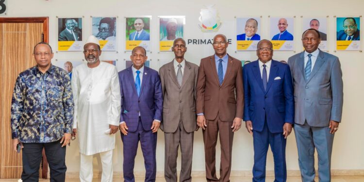 𝗣𝗥𝗜𝗠𝗔𝗧𝗨𝗥𝗘 : 𝗣𝗔𝗥𝗧𝗔𝗚𝗘 𝗗’𝗘𝗫𝗣𝗘𝗥𝗜𝗘𝗡𝗖𝗘𝗦 𝗘𝗡𝗧𝗥𝗘 𝗟𝗘 𝗣𝗥𝗘𝗠𝗜𝗘𝗥 𝗠𝗜𝗡𝗜𝗦𝗧𝗥𝗘 𝗘𝗧 𝗖𝗘𝗥𝗧𝗔𝗜𝗡𝗦 𝗗𝗘 𝗦𝗘𝗦 𝗣𝗥𝗘́𝗗𝗘́𝗖𝗘𝗦𝗦𝗘𝗨𝗥𝗦