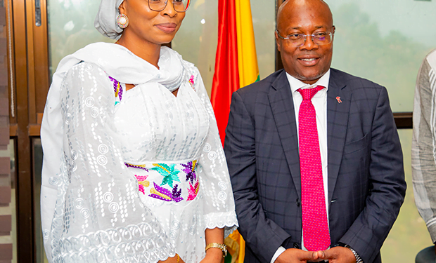 MINISTÈRE DES POSTES, DES TÉLÉCOMMUNICATIONS ET DE L’ÉCONOMIE NUMÉRIQUE PASSATION DE SERVICES ENTRE MONSIEUR OUSMANE GAOUAL DIALLO, MINISTRE SORTANT ET MADAME ROSE POLA PRICÉMOU, MINISTRE ENTRANT