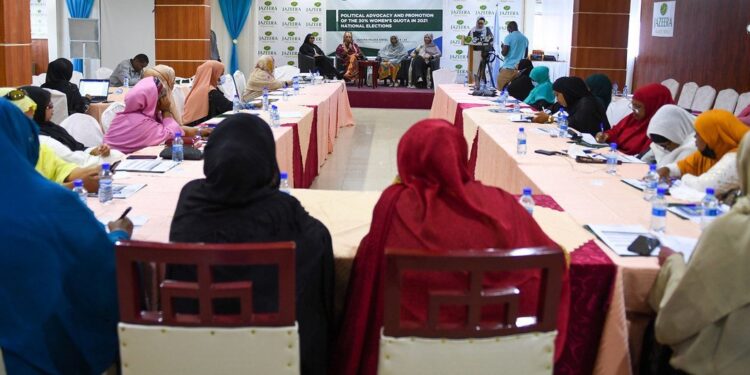 Femmes parlementaires : leur nombre progresse, mais des dirigeantes de 1er plan quittent leurs fonctions