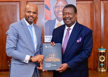 Le Guinéen Thierno Habib Hann présente ses lettres de créance au gouvernement kenyan en tant que nouveau directeur général de Shelter Afrique