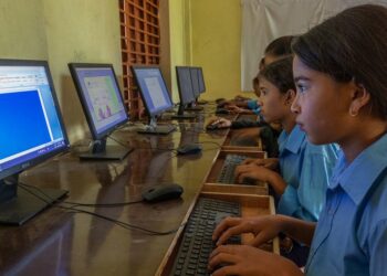 Un rapport de l’UNESCO met en lumière les effets néfastes des médias sociaux sur les filles