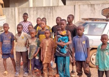 Boké/immigration: 15 enfants interceptés à Boundoufouroudou ramenés et remis à leurs parents