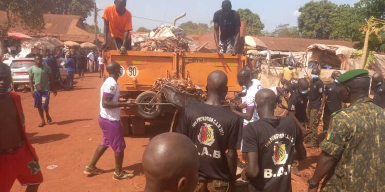 Boké-Assainissement: L’armée au cœur de la salubrité des artères de la commune urbaine