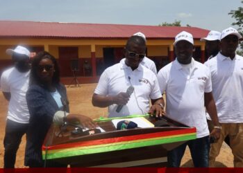 Boké: La Fondation Wazni et UMS célèbrent l’achèvement du grand plan de rénovation des 11 écoles primaires de la Commune urbaine