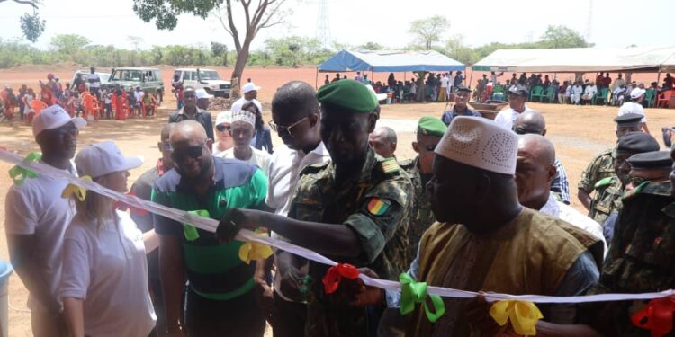 Boké: La Fondation Wazni et UMS célèbrent l’achèvement du grand plan de rénovation des 11 écoles primaires de la Commune urbaine