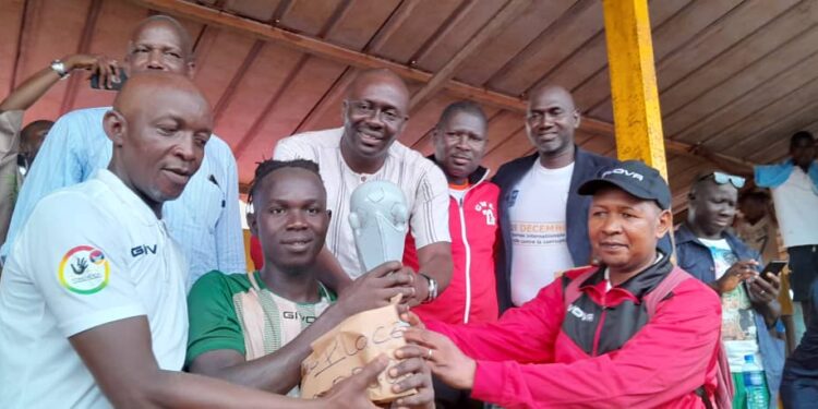 Boké : Finale du tournoi de football doté du trophée du Consortium SMB -Winning , la jeunesse vante les actions du Consortium