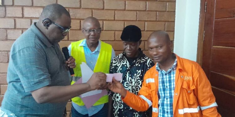 Boké-Mines: La SMB paie plus d’un millairf GNF de redevances minières aux collectivités de Boké et Télimélé