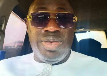 Yakhoumba Sekou Camara, vice-président de l’Union Nationale des Artistes et Musiciens de Guinée, présente des excuses officielles à la SOGEAC