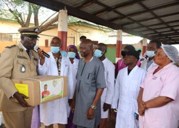 Boké-Santé : Remise de kits de césarienne et d’accouchement à l’Hôpital régional